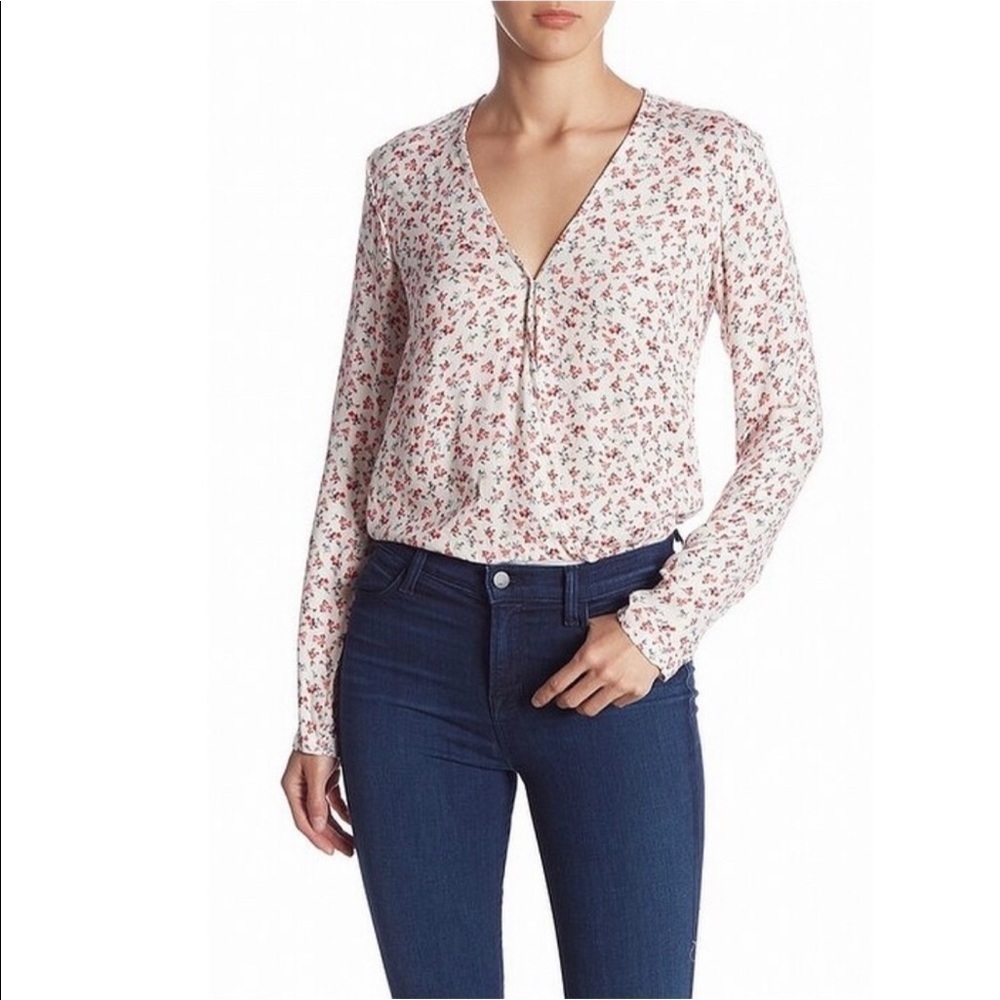 Love Fire Flower V-Neck White Large Bodysu…